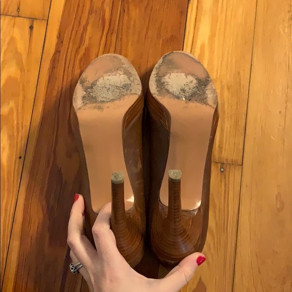 Stuart Weitzman x Scoop NYC brown pumps - Picture 4 of 4